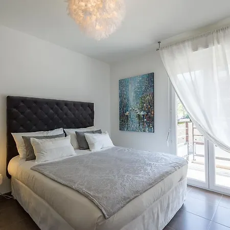 Corniche Fleurie Appartement *